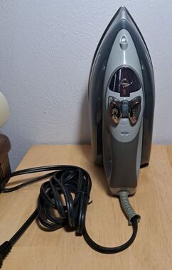 Maytag Speed Heat Iron M800 Clothing Iron Steamer WORKING
